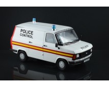 Italeri 3657 Ford Transit UK Police 1:24