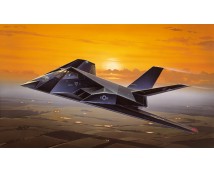 Italeri 1:72 F-117A Nighthawk - Lockheed Martin