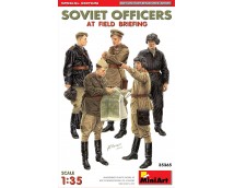 MiniArt 1:35 Soviet Officers at Field Briefing WWII    35365    